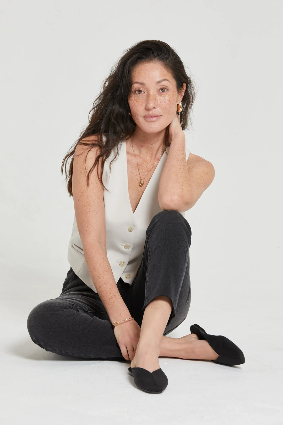 Crosby Mid Rise Relaxed Taper Jean in Washed Black