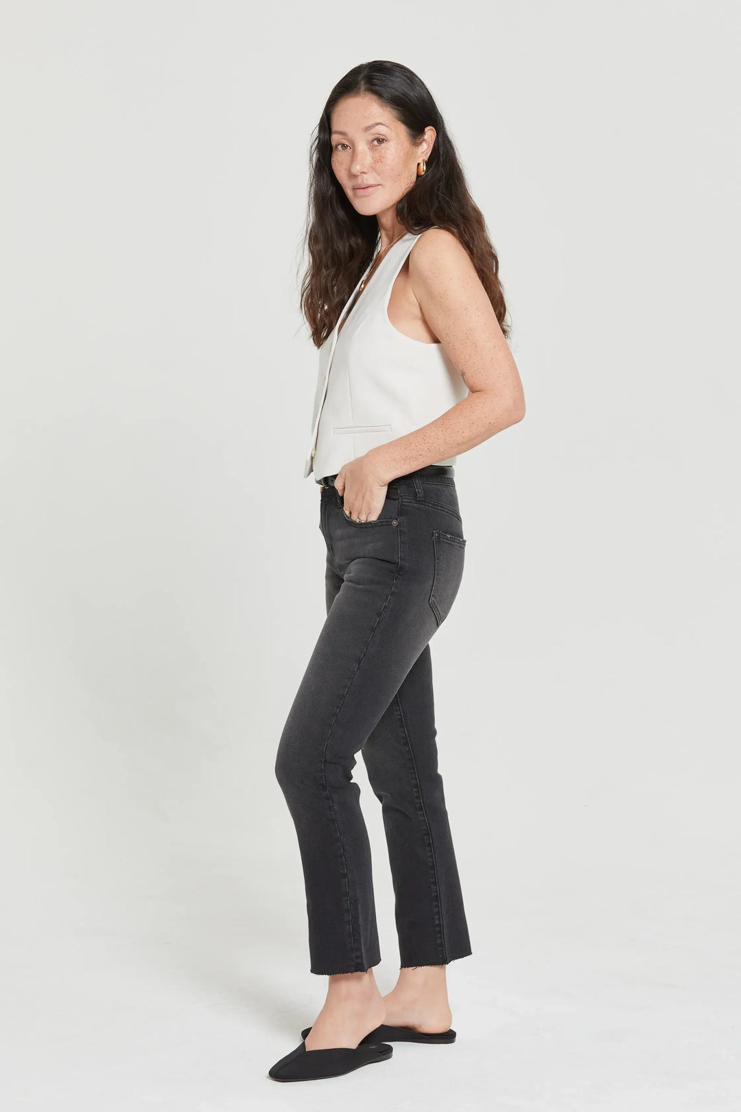 Crosby Mid Rise Relaxed Taper Jean in Washed Black