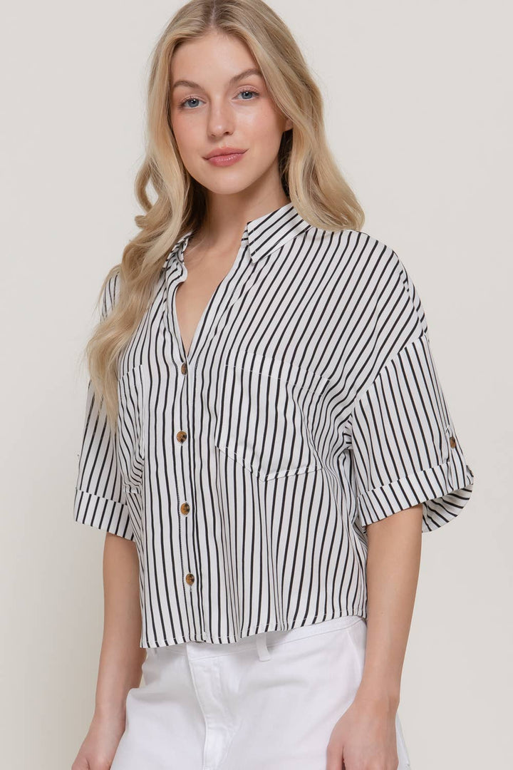 Short Sleeve V-Neck Button Down Woven Top in Black &amp; White