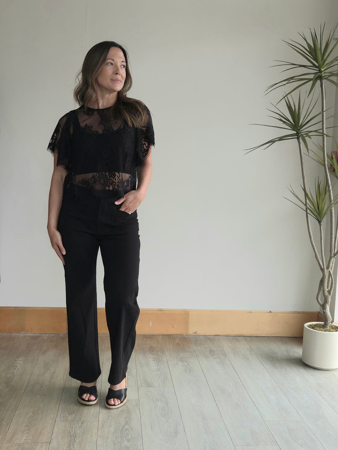 Lauren Patch Pocket Cropped Pants in Black