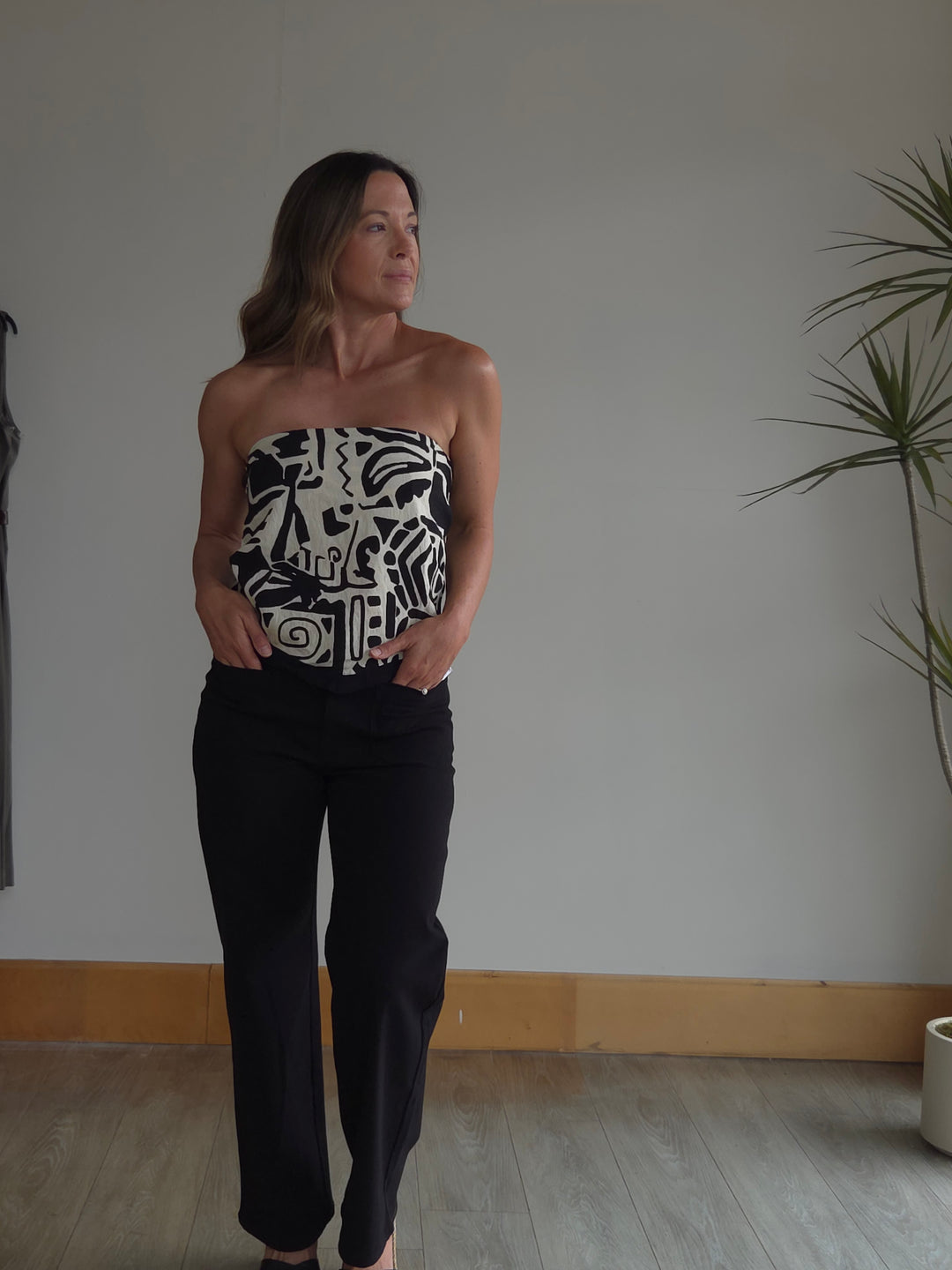 Lauren Patch Pocket Cropped Pants in Black