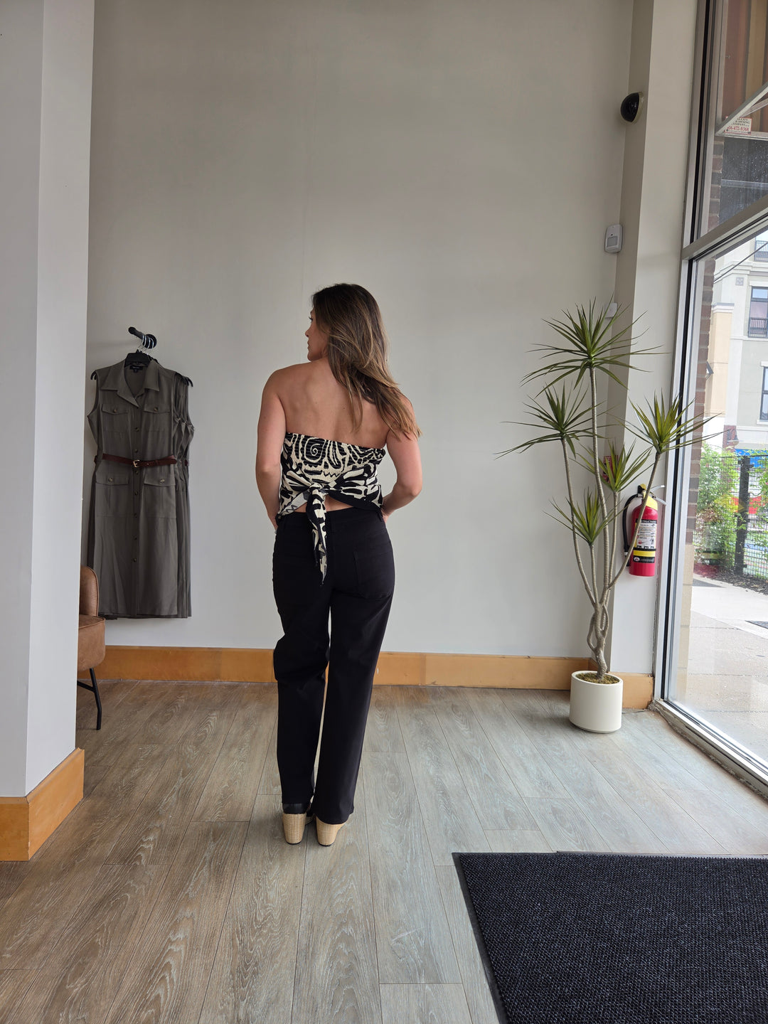 Lauren Patch Pocket Cropped Pants in Black